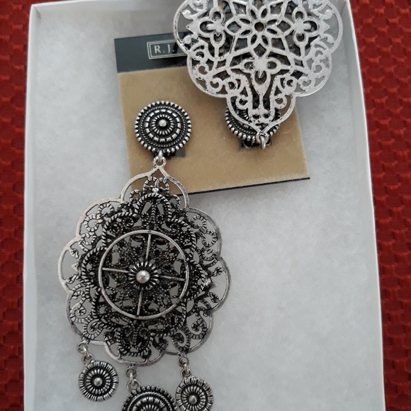 R.I. Graziano Silver Tone Drop Earrings 3 in - Picture 4 of 4